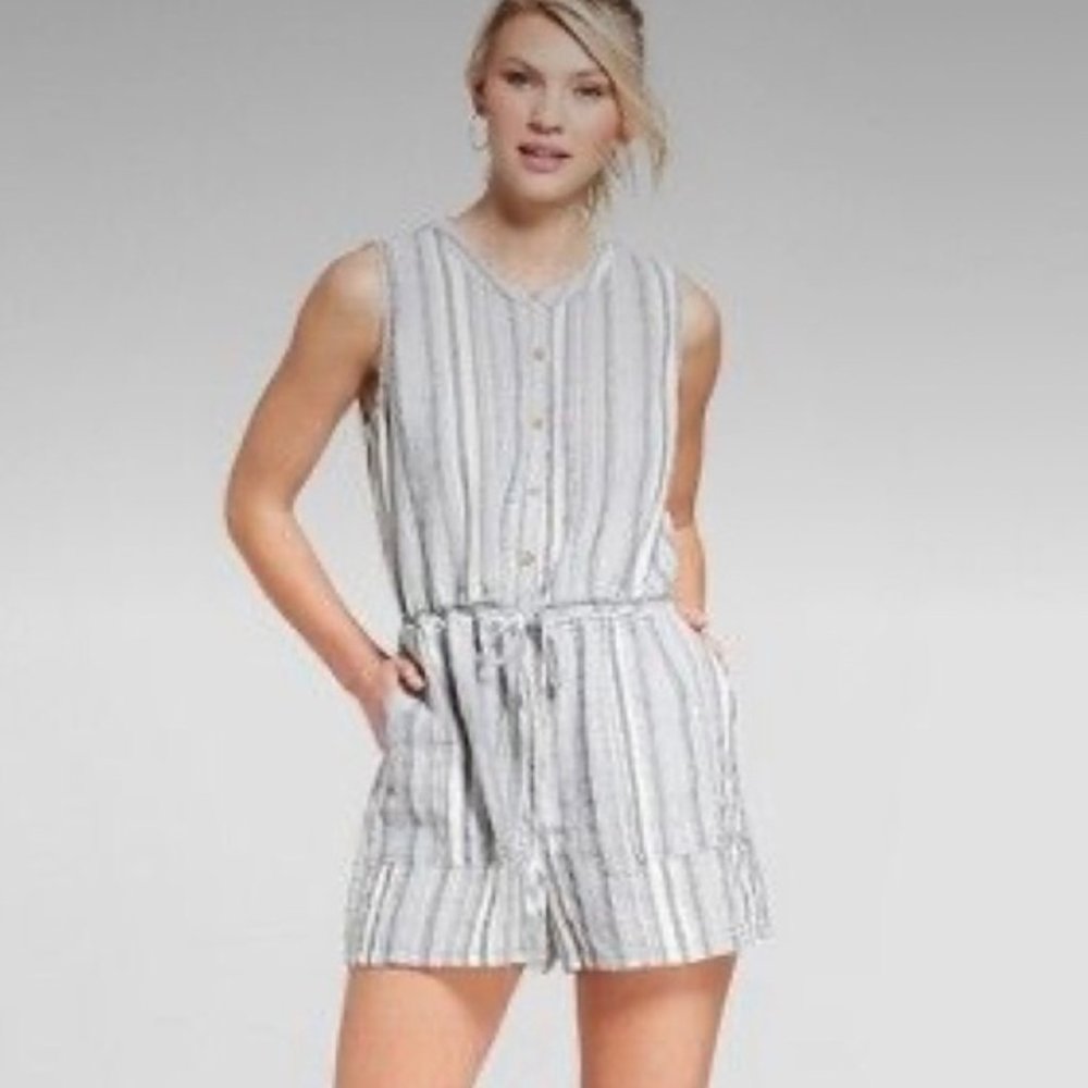 Universal Thread Women's Romper Gray and White M